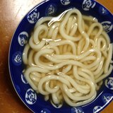 《素うどん》麺つゆ使用